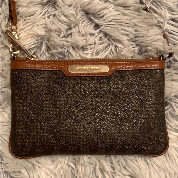 MICHAEL KORS wristlet - Picture 5 of 9